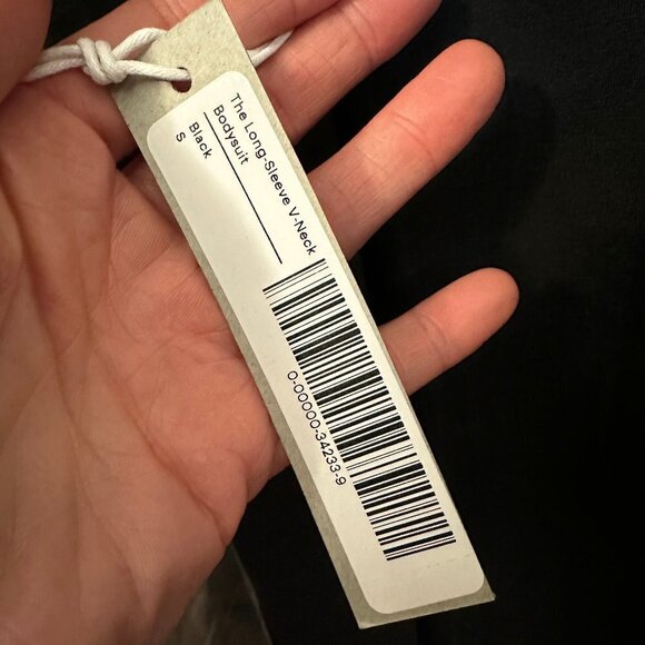 EVERLANE | THE LONG-SLEEVE V-NECK BODYSUIT - Picture 7 of 8